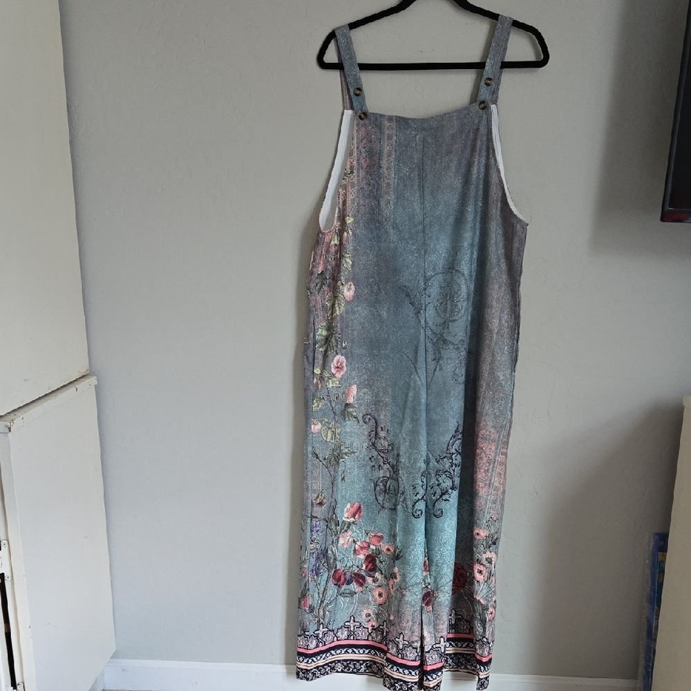 XL White and Gray Garment